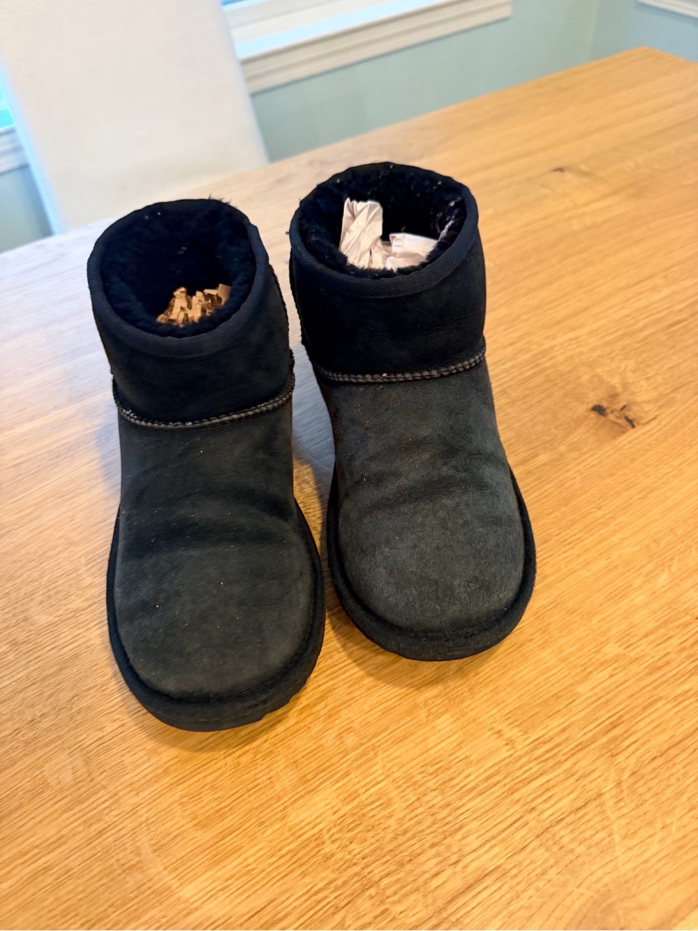 UGG Kids Black Classic Short Boots size girls 4